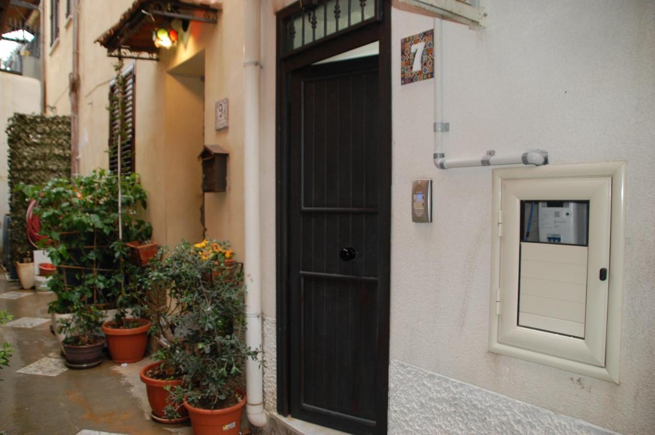 Вілла Casa Vacanze Antico Cortile Delle Palme Villagrazia Di Carini Екстер'єр фото